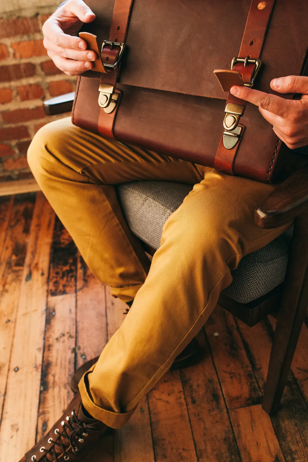 H B LEATHER BAG | CLASSIC BURNT UMBER LEATHER BAG