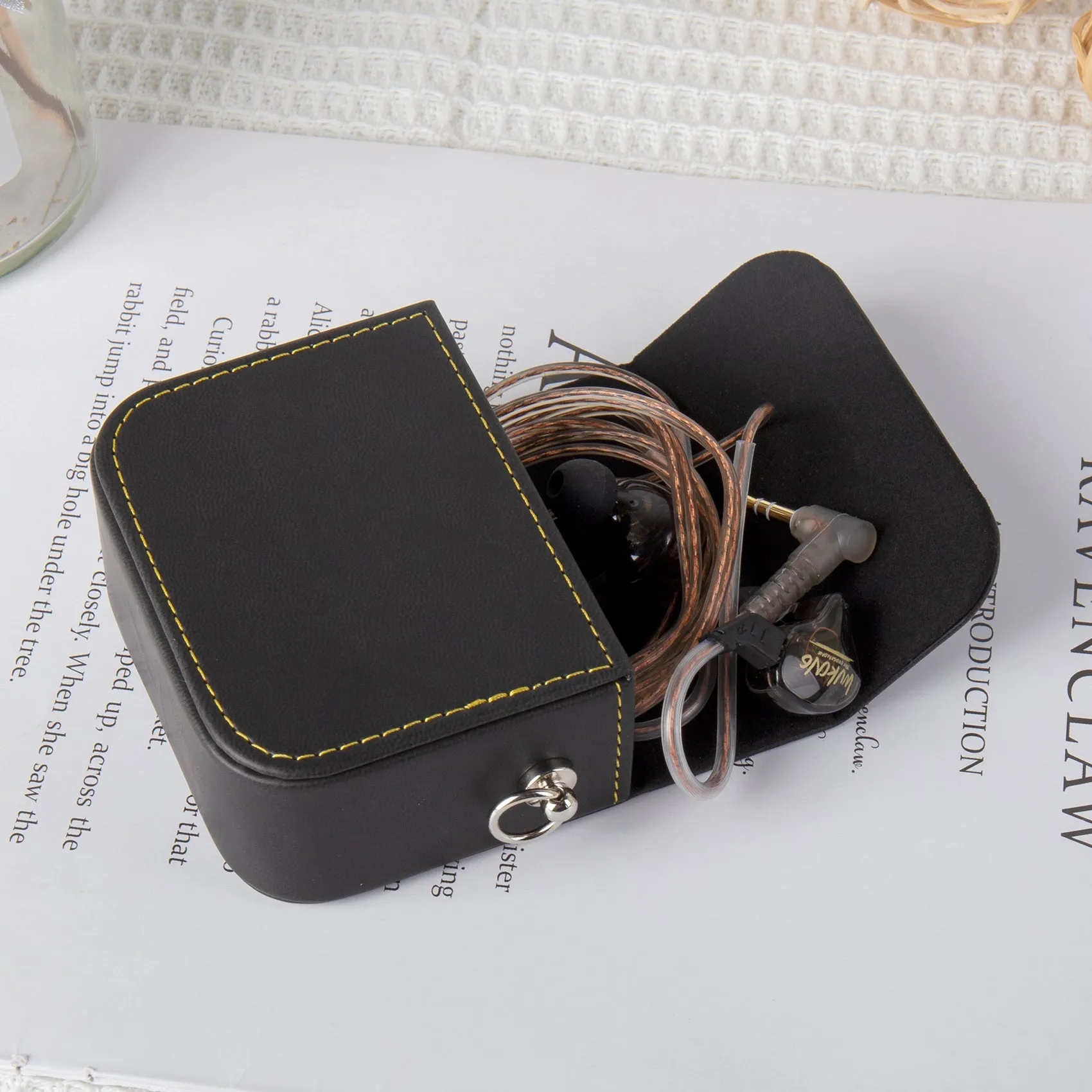 【KBEAR BP02】 Headphone Leather Bag Storage Earphone Bag Earbuds Leather Case