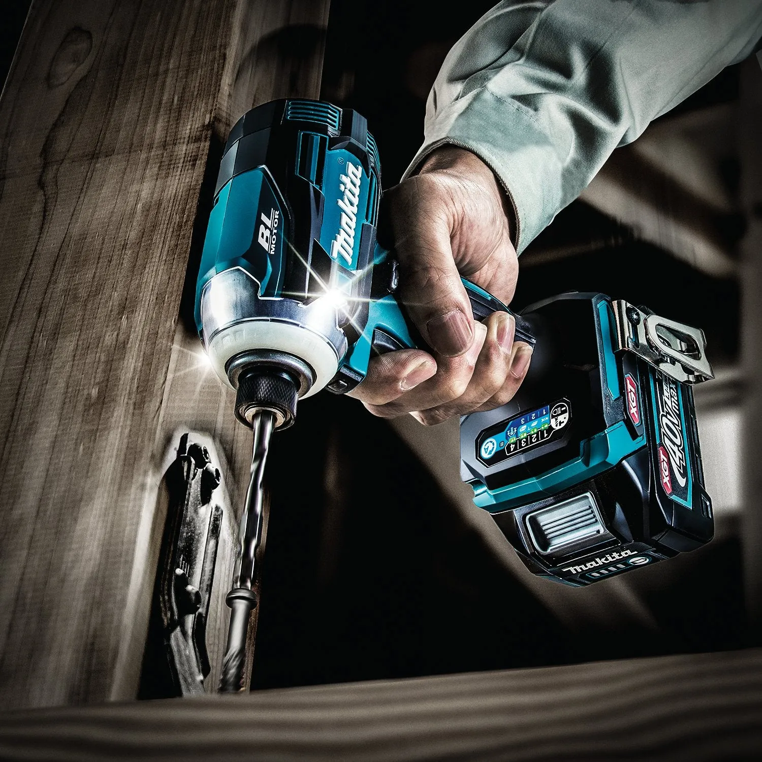 Makita (GDT01D) 40V max XGT® Brushless  4-Speed Impact Driver Kit (2.5Ah)