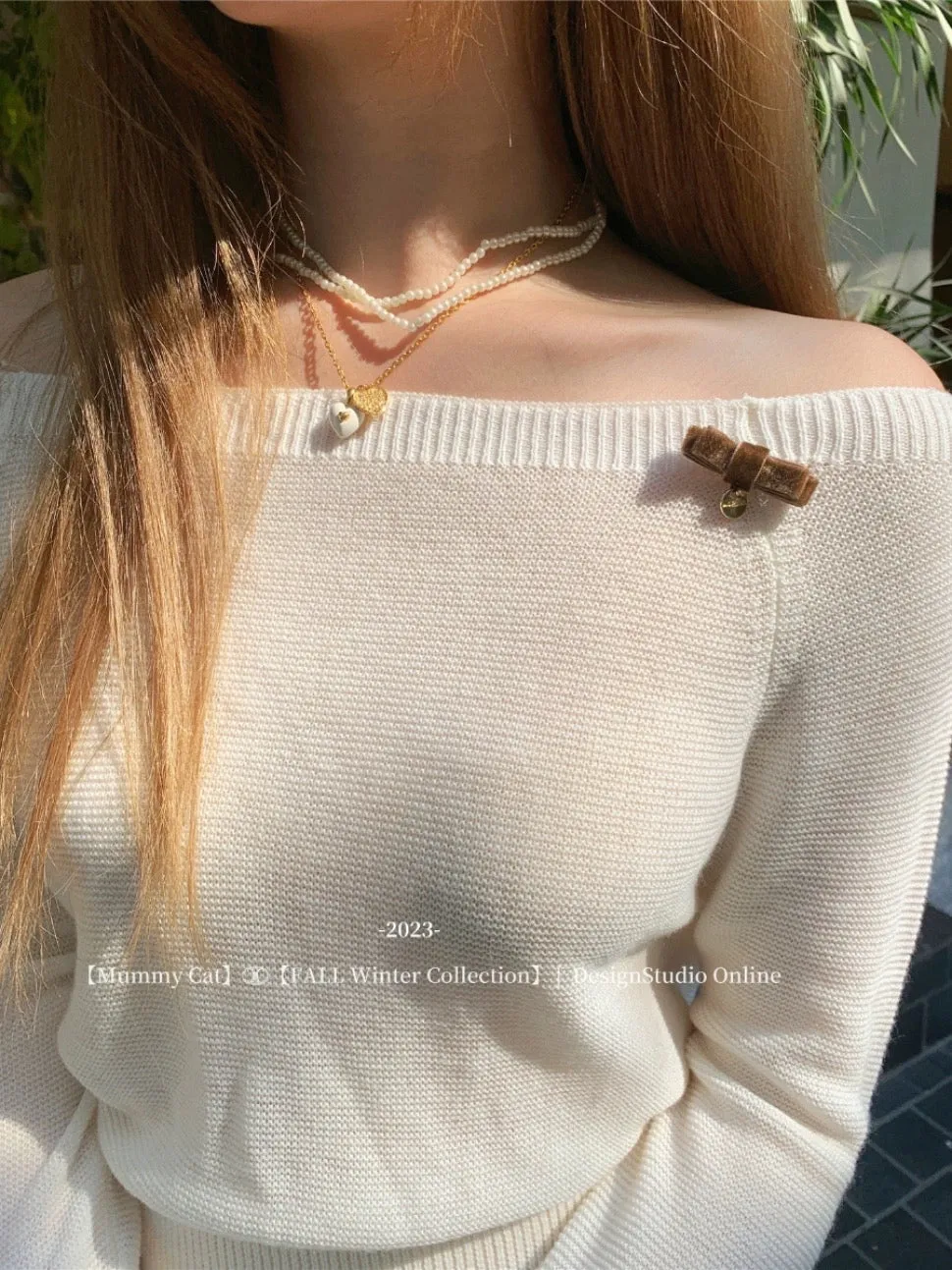 [Mummy Cat] Butterfly Bow Off-Shoulder Sweater