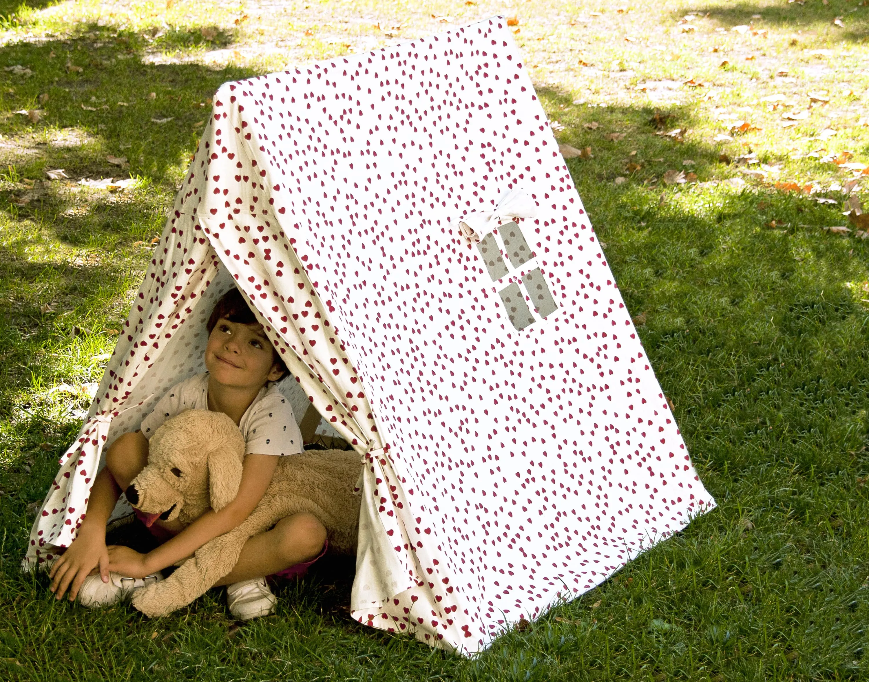 Playtent with Fuschia Hearts Design